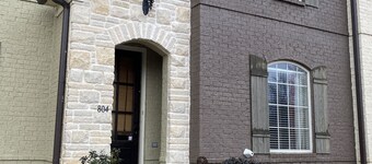 Oxford Condo-Minutes from Campus and Square