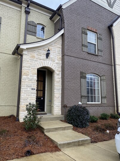 Oxford Condo-Minutes from Campus and Square