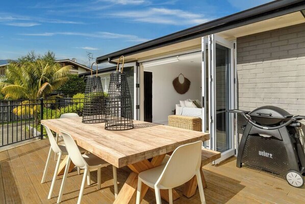 Outdoor dining - Five Palms Luxury Beach Escape (Mount Maunganui)