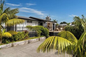 Exterior - Five Palms Luxury Beach Escape (Tauranga)