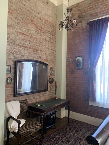 Gorgeous Historic 2b Apt Downtown Lakeport Lux