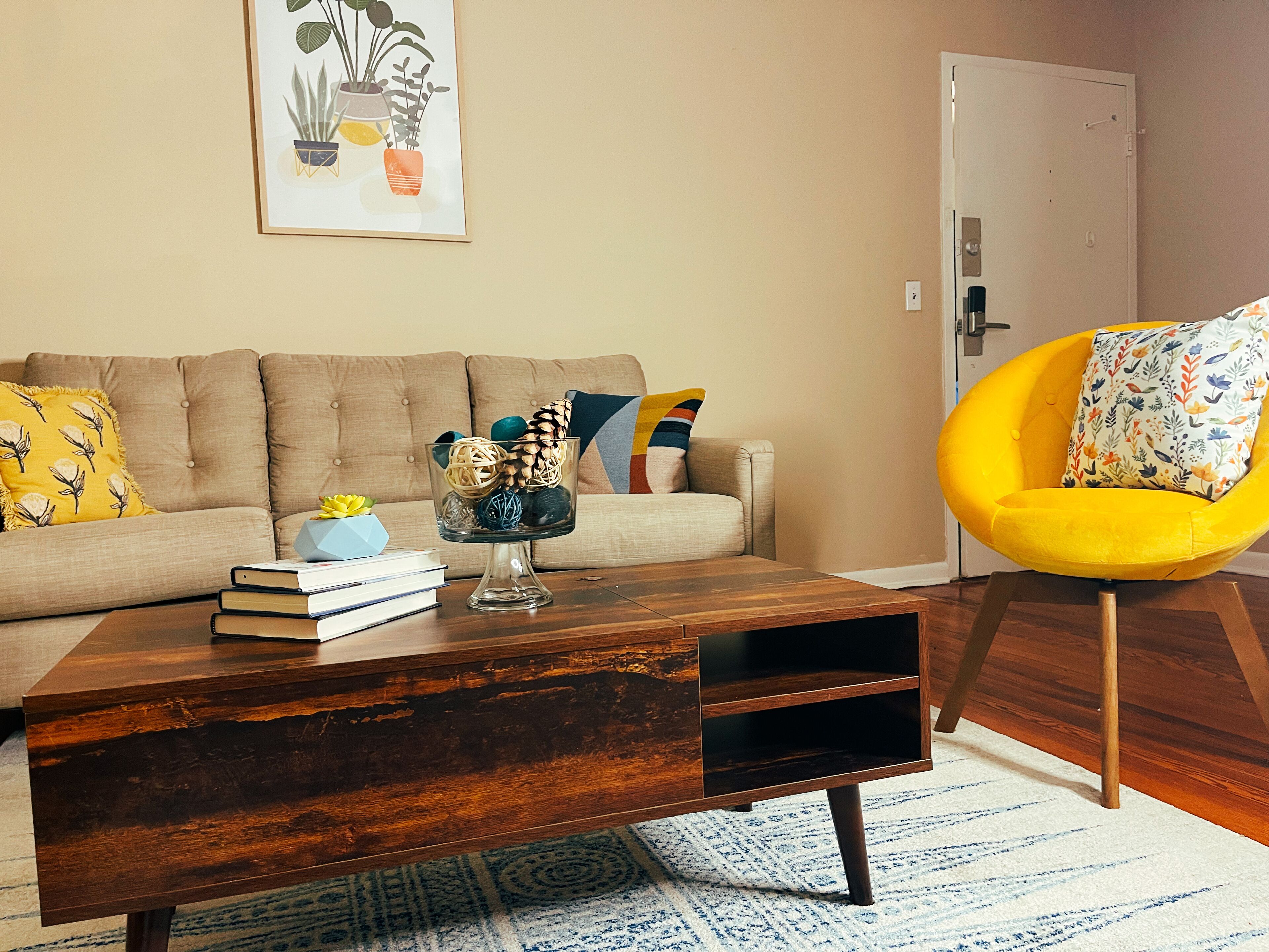 Feel mellow and relaxed with a sun kiss of yellow 🌞