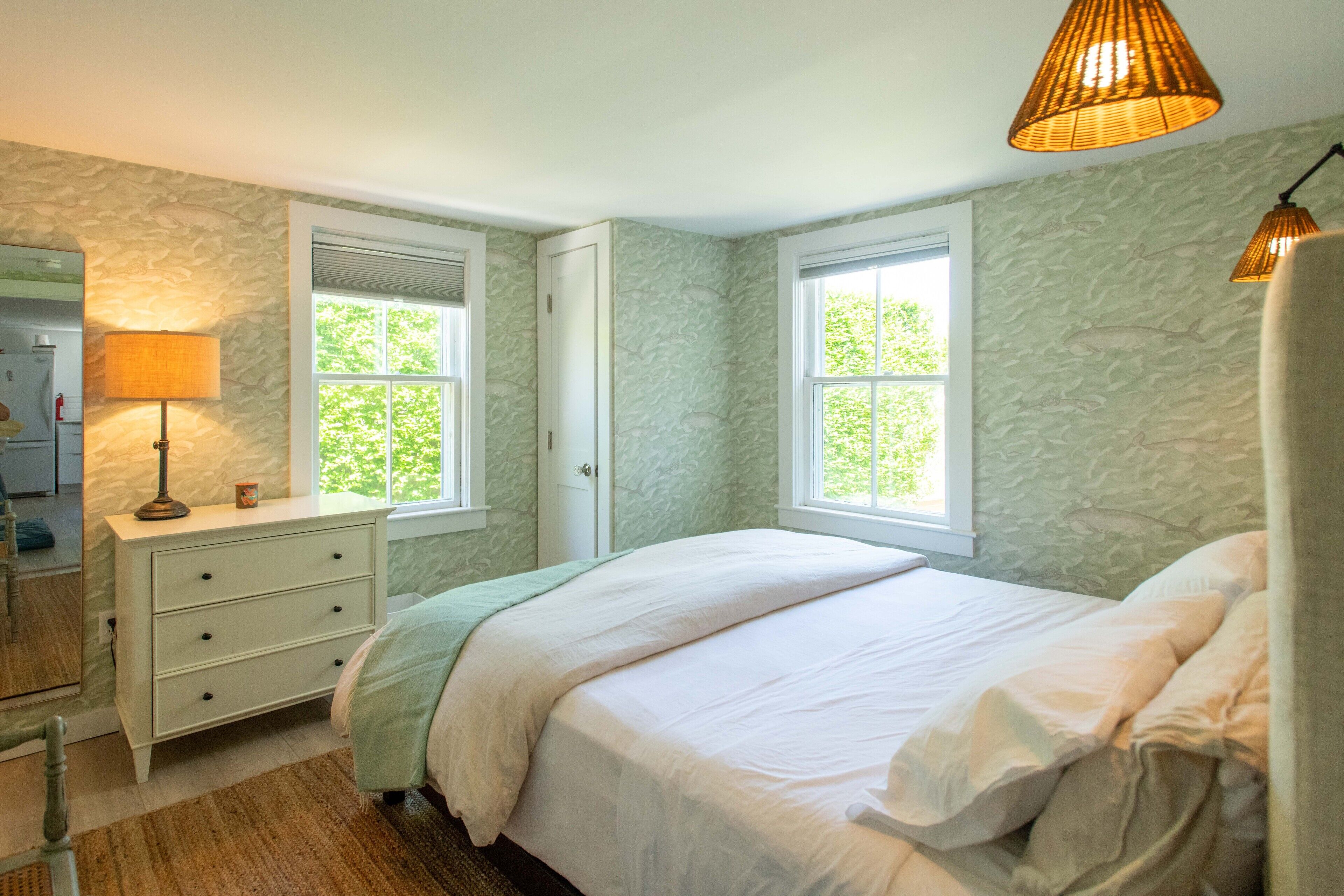 6 BR Nantucket, Main House and Cottage, 10 min walk into town with parking