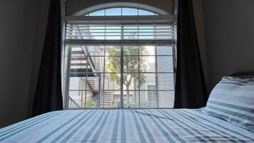 2 dormitorios, escritorio, tabla de planchar con plancha y wifi gratis