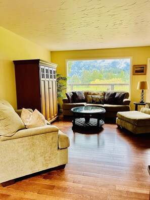 Téléviseur connecté, foyer, jeux vidéo, lecteur de DVD