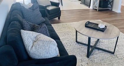 Cozy & Quiet Ranch Home with Private Fenced Yard just Minutes to Cincinnati