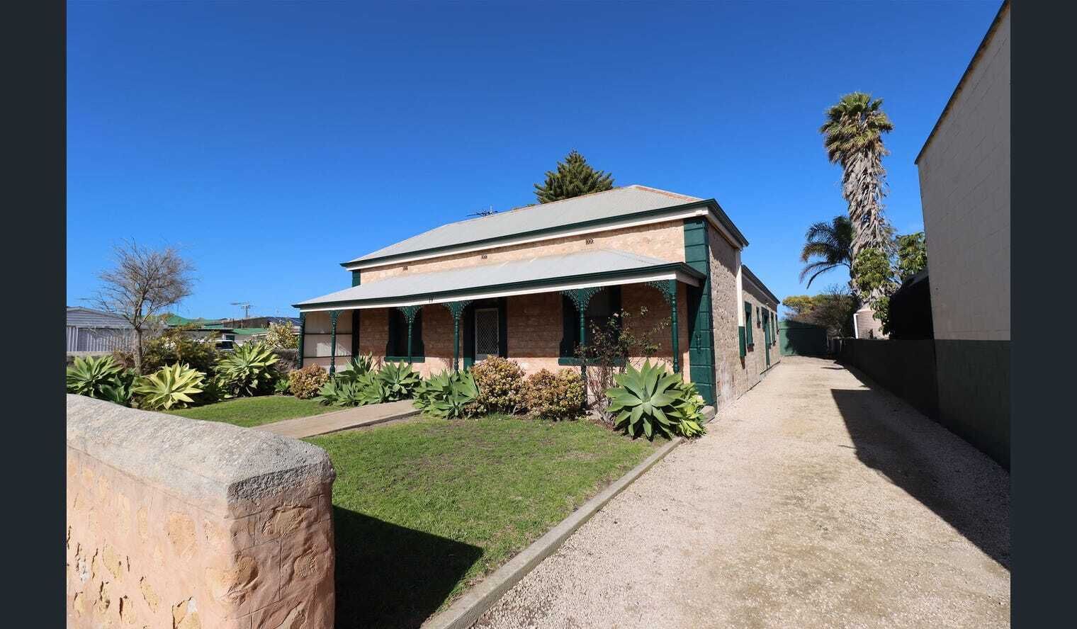 'Kingfisher Lodge' offering a Spacious 4 Bedroom Home with Spa bath