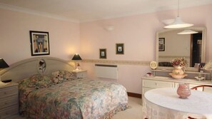 1 bedroom, free WiFi - Kalimna Garden Room | Close to the village of Blackheath with FREE continental breakfast (BLACKHEATH)