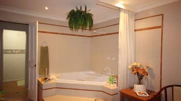 Combined shower/bathtub, jetted bath, towels