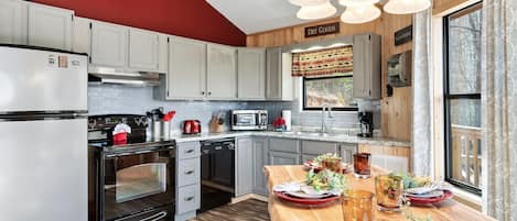 Basic Chalet | Private kitchen | Full-size fridge, microwave, oven, stovetop