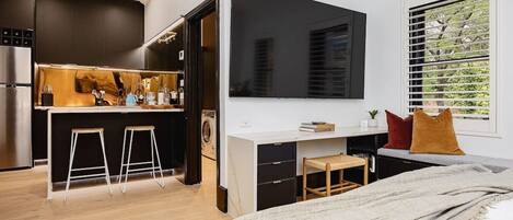 1 chambre, bureau, fer et planche à repasser, Wi-Fi