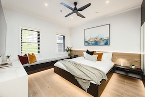 1 bedroom, desk, iron/ironing board, WiFi