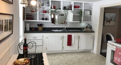 Welcome to Cecil’s Hollow. Very Private One Bedroom Farmhouse.