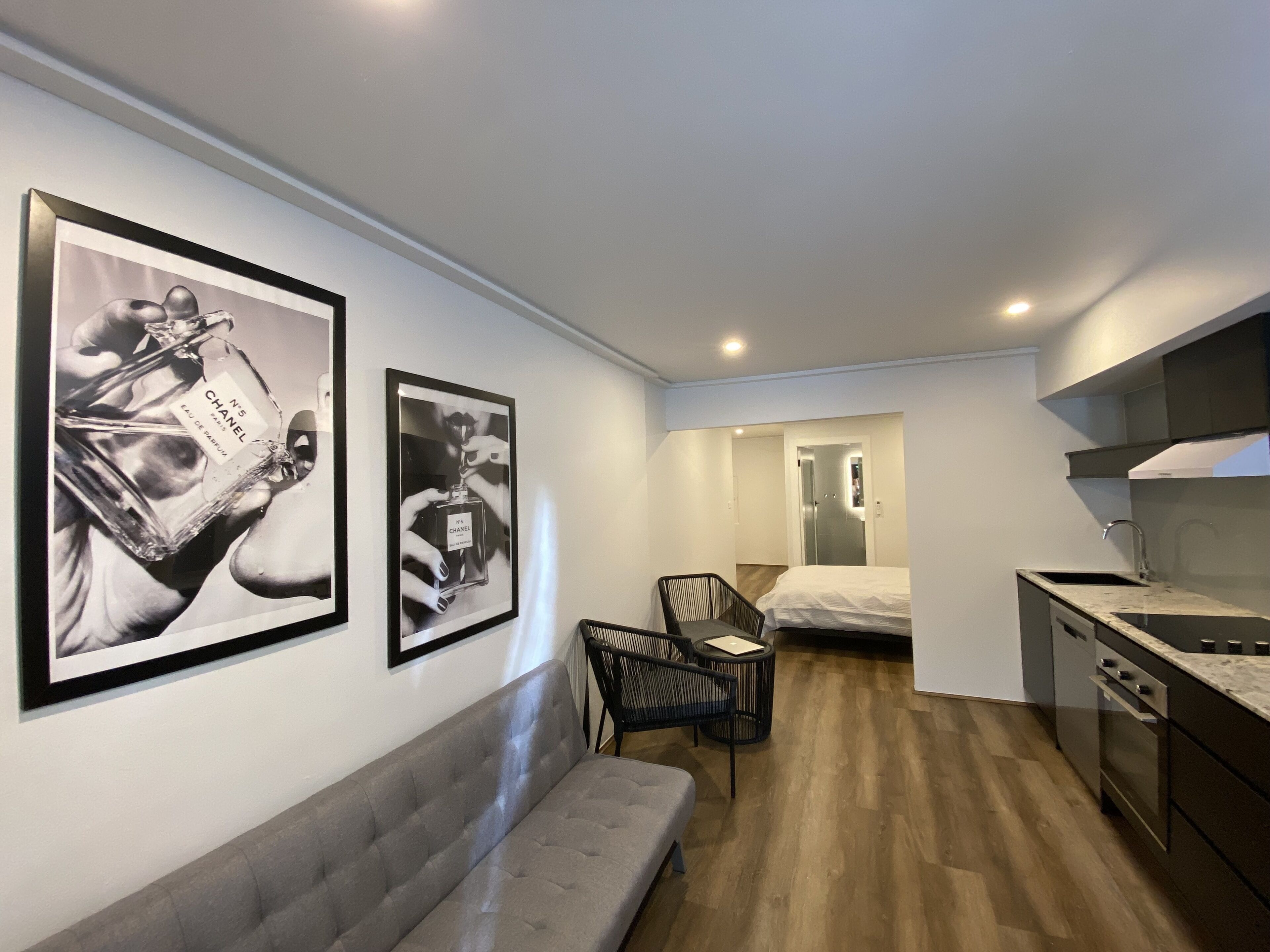 Luxe new apartment w/ coffee, breakfast and lunch included!