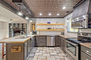 Frigorífic, microones, forn i placa de cuina 