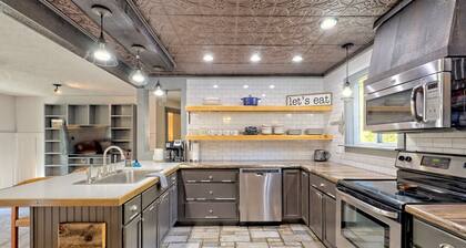 Sugar Maple Cottage-Secluded Mountain Retreat near Clayton & Highlands