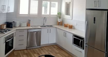 Cosy Peel Cottage (Pet Friendly)