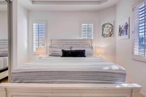 6 soveværelser, skrivebord, strygejern/strygebræt, weekendseng