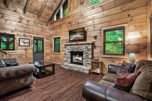 Interior - Beary Patch Hill (Sevierville)