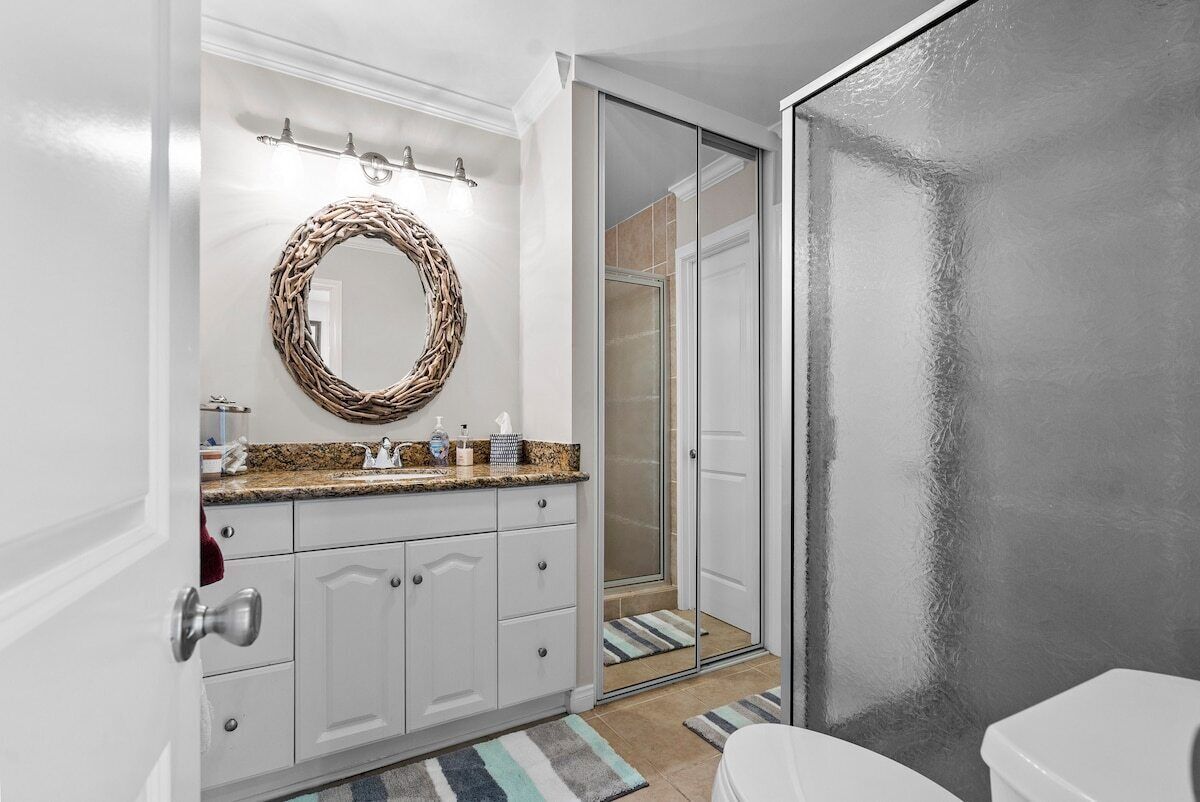 Newport Beach 1 bedroom, 1 bath + Sleeper Sofa Bed - Home/Beach/Garage/Patio