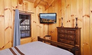 Basic Cabin | Iron/ironing board, bed sheets - Moonshine Holler (Sevierville)