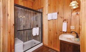 Basic Cabin | Bathroom | Shower, hair dryer, towels - Moonshine Holler (Sevierville)