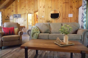 Living area - Moonshine Holler (Sevierville)