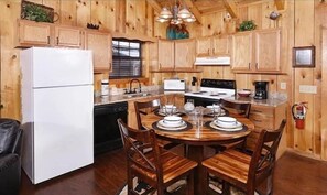 基本小屋 | 私人廚房 | 大型冰箱、微波爐、烤箱、爐台