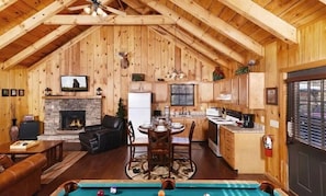 Chalet rustique de base | Intérieur