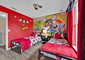3 bedrooms, desk, iron/ironing board, free WiFi