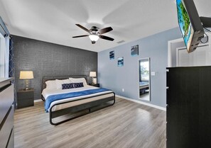 3 bedrooms, desk, iron/ironing board, free WiFi