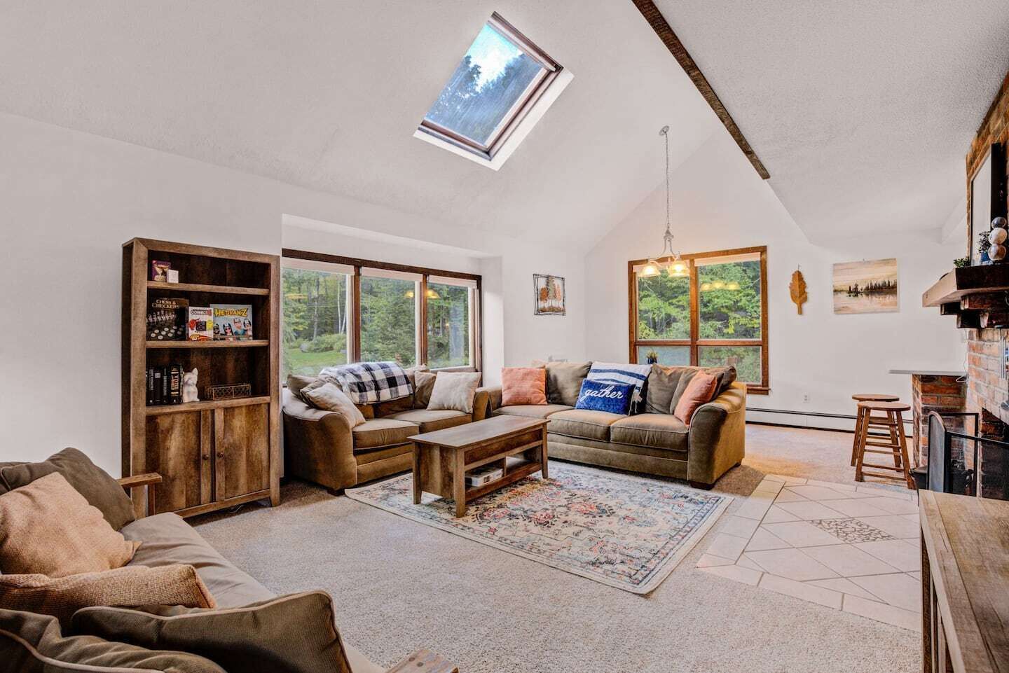 Spacious 5BR w hot tub -5 min from the mountain