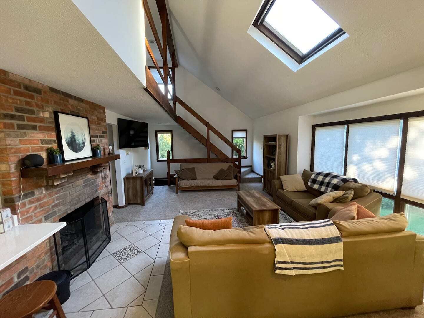 Spacious 5BR w hot tub -5 min from the mountain