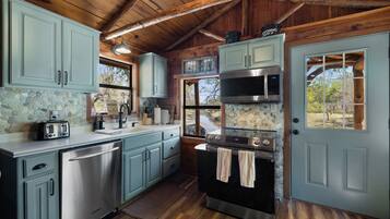 Fridge, microwave, stovetop, dishwasher