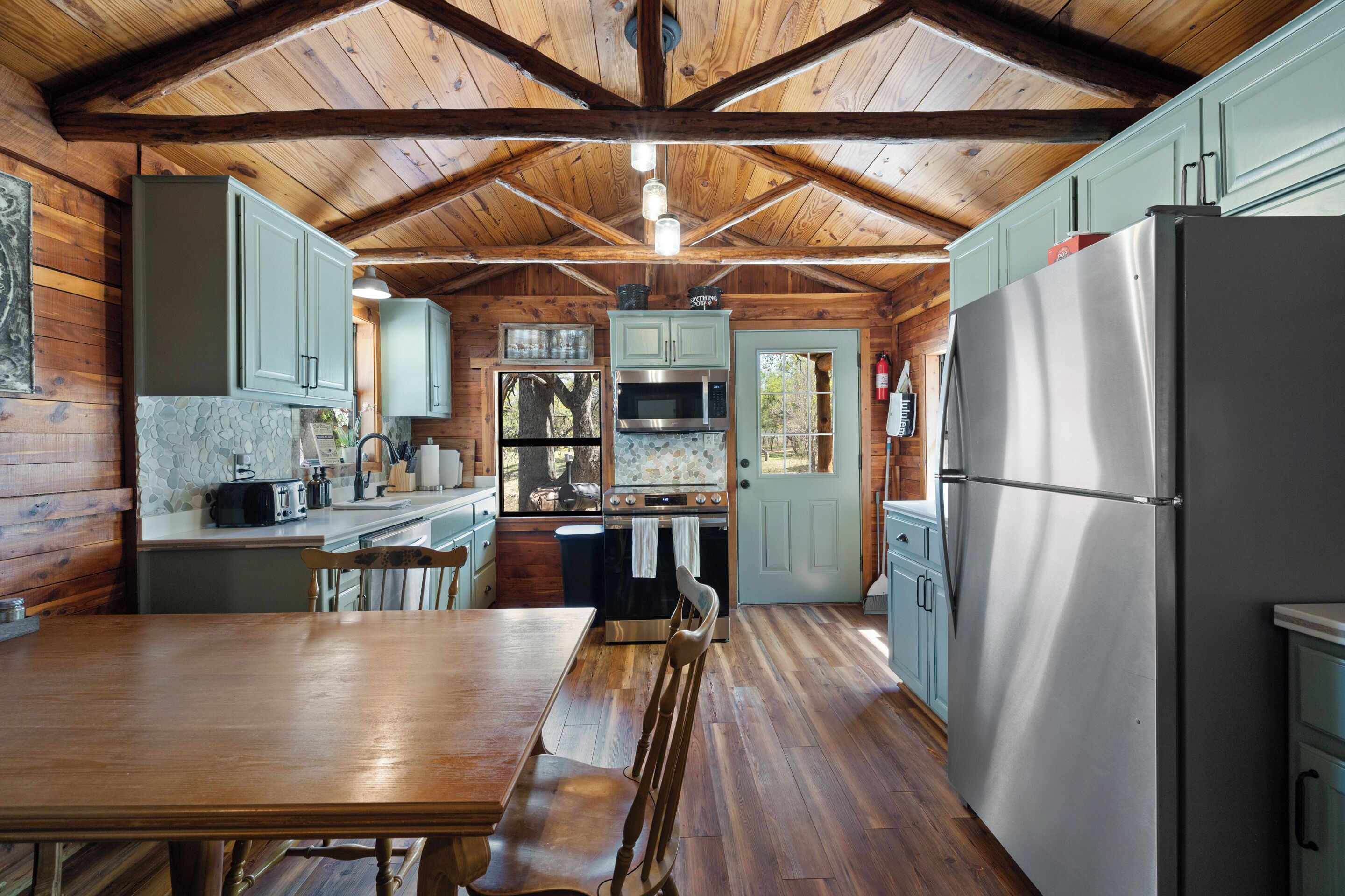 雪櫃、微波爐、爐具、洗碗機