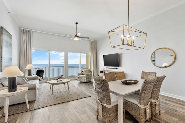 12’ ceilings, 65” 4K TV w/ Bluetooth soundbar