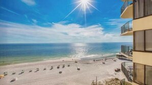A beachfront hotel with a balcony overlooking the ocean. - Penthouse Condo with spectacular views and sunsets (Panama City Beach)