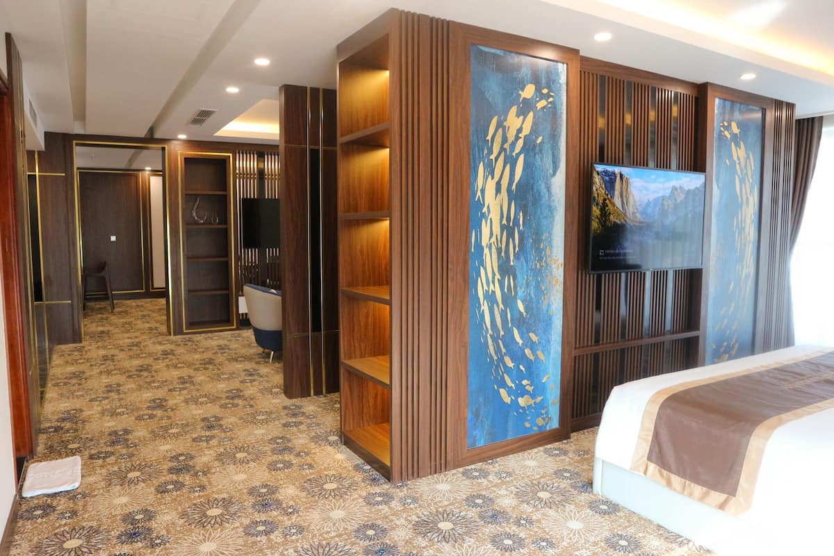 Presidentiële tweepersoonskamer, bubbelbad, uitzicht op stad | Luxe beddengoed, pillowtop-bedden, een minibar, een kluis op de kamer