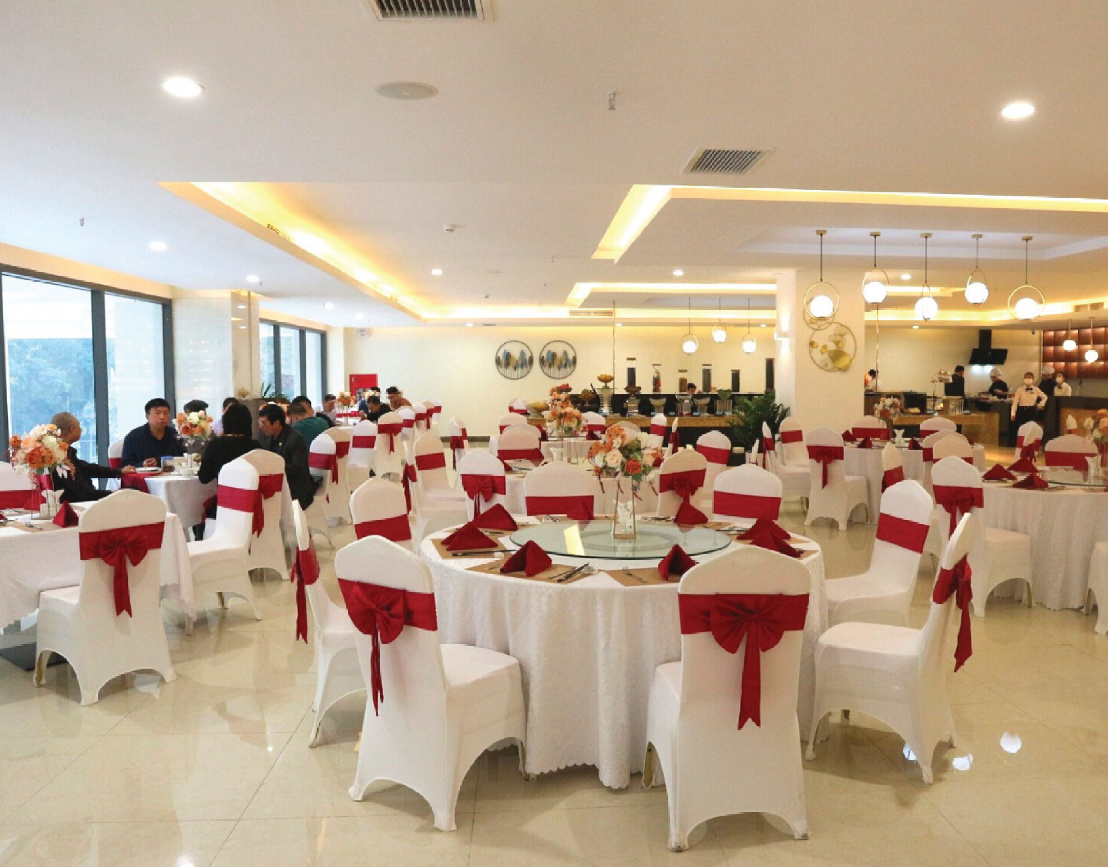 Free daily buffet breakfast