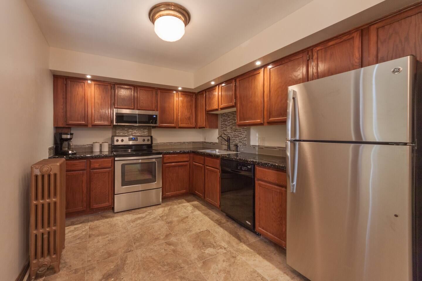 Beautiful place!!! 2 bedroom. Historic building 