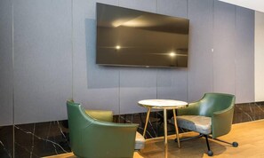 Decoración personalizada, muebles diferentes y wifi gratis 