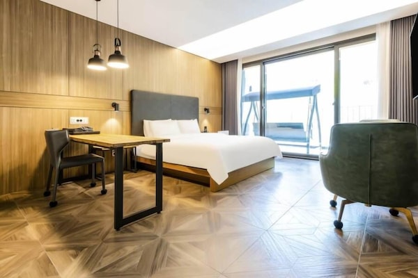 Premium C | Individually decorated, individually furnished, free WiFi, bed sheets
