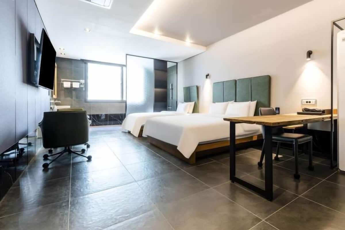 Decoración personalizada, muebles diferentes y wifi gratis