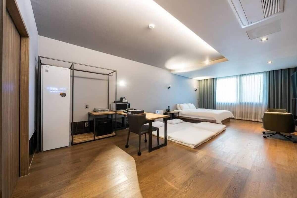 [4 Pax] Family Room | WiFi (無料)、客室ごとに異なる装飾、客室ごとに異なるインテリア、ベッドシーツ
