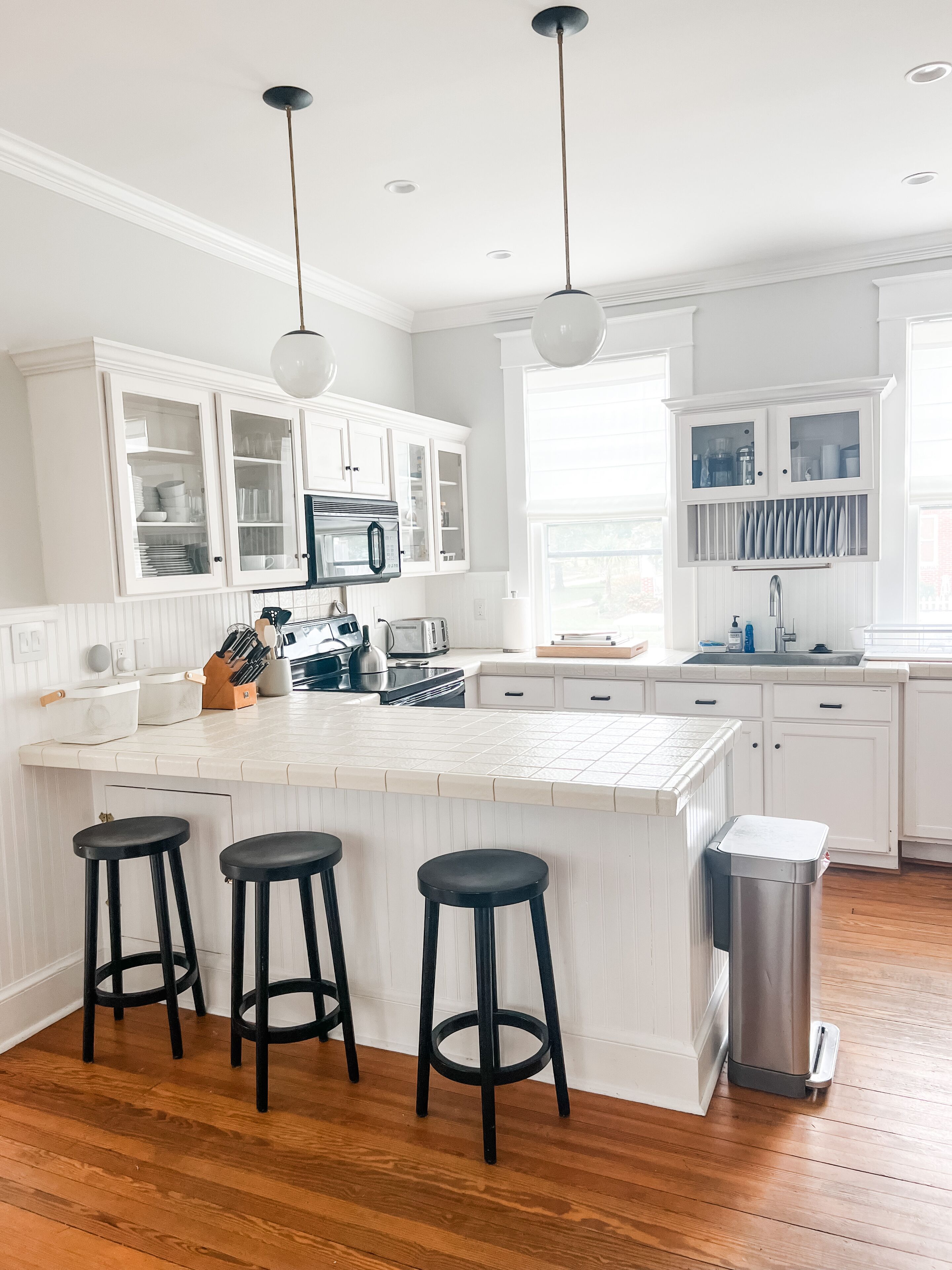 Sleeps 6, enjoy views of the bay from the best porch in town