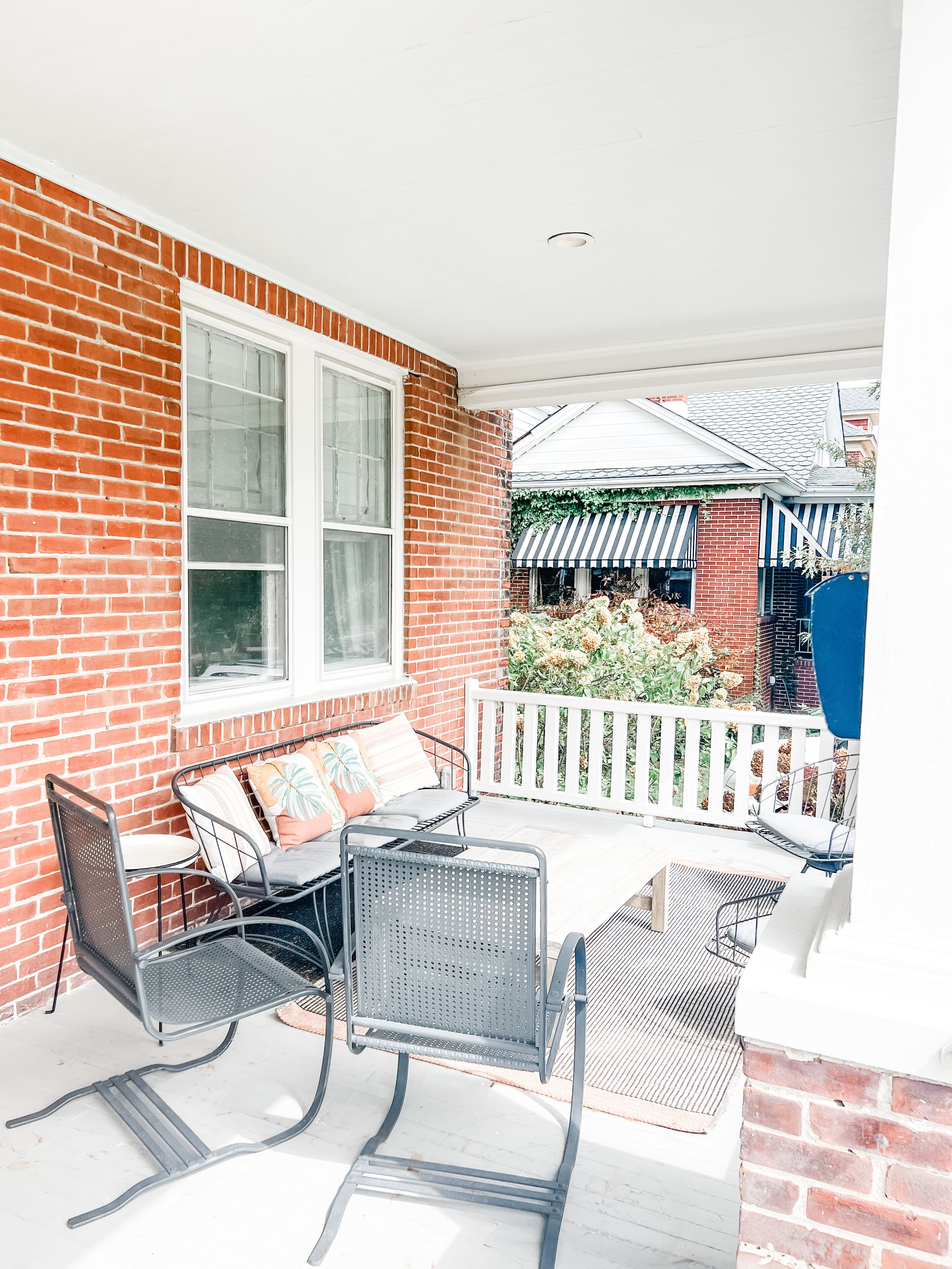 Sleeps 6, enjoy views of the bay from the best porch in town