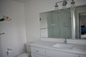 Combined shower/tub, hair dryer, towels, soap