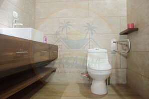 Combined shower/bathtub, hair dryer, towels, soap