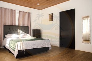 3 bedrooms, desk, iron/ironing board, free WiFi