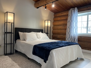 2 bedrooms, iron/ironing board, free WiFi, bed sheets - Modern Rustic Cabin with Denali View (Cantwell)
